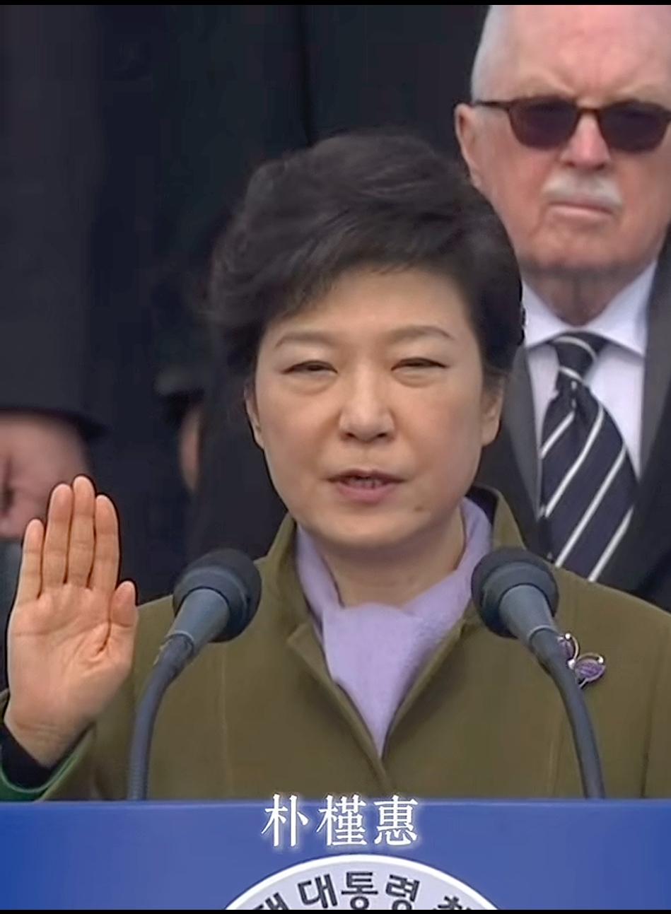 这个女人明明可以一辈子衣食无忧权倾朝野，只要不登上最后的高位。可是她偏偏选择走向