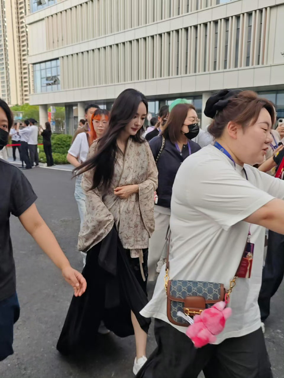 工作室的图永远比不上杨幂本人生图 ​​​