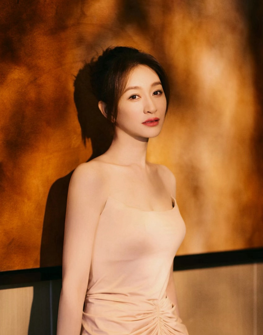 李小冉晒新队友合照四公来了！！！团秀都是跳舞！！！期待新的火花 