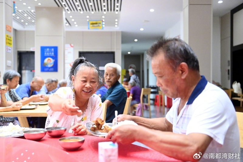 【#广东调整基本养老金900多万人受益#】日前，南都N视频记者从广东省人力资源和