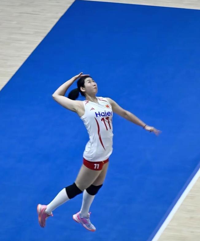 输给中国女排之后，美国女排简直不敢相信。

因为美国女排联赛排名第一，晋级总决赛