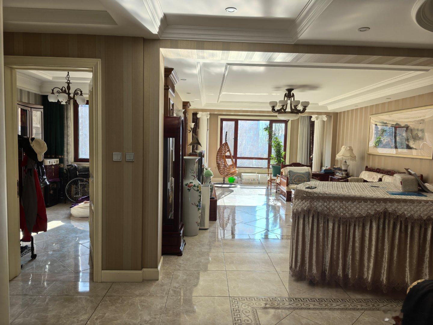 到老爷子那儿看了一眼，自从母亲去世后我基本不回这里，都是父亲到我这来聚，因为一看