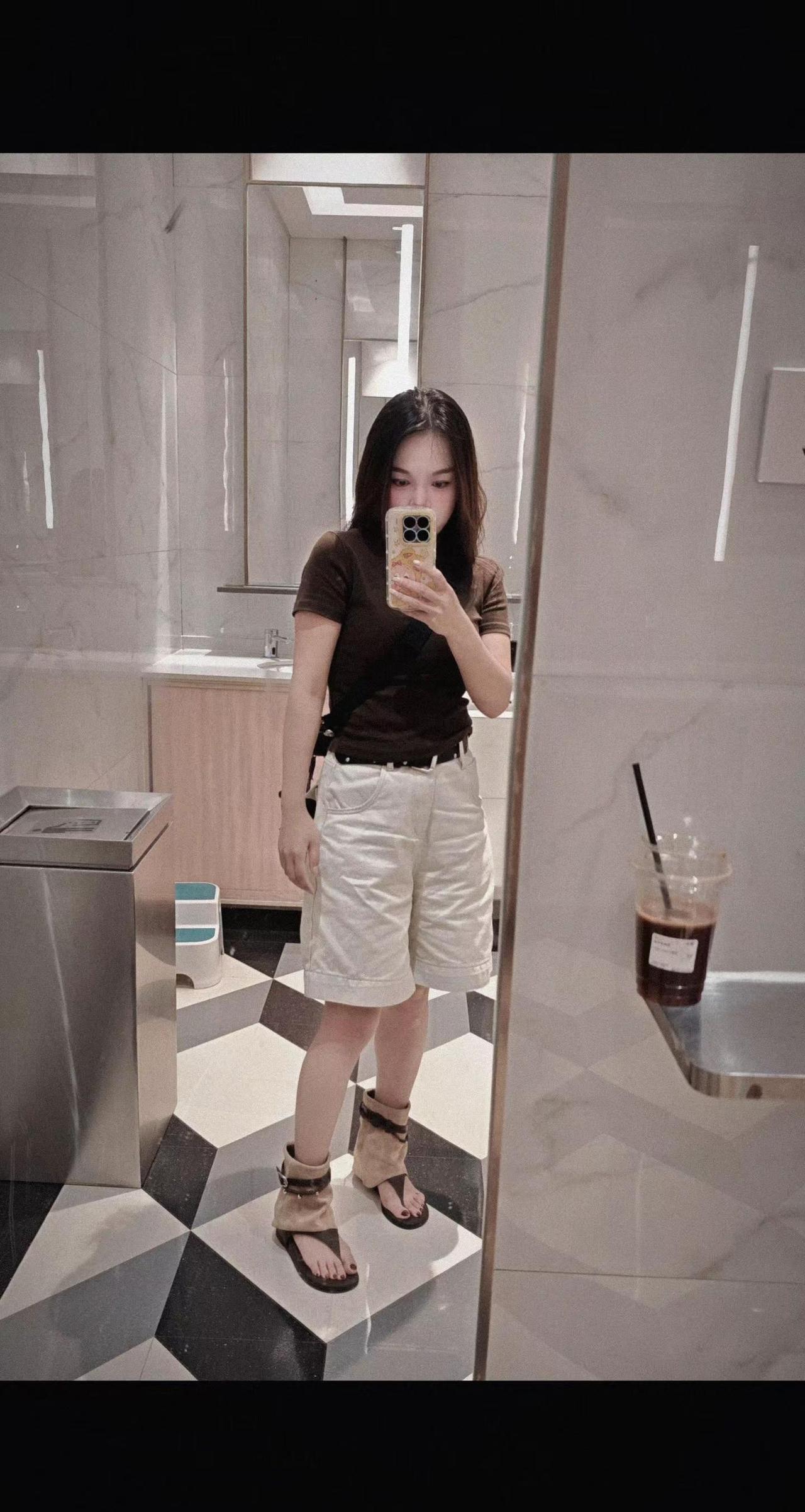 周一到周六吃苦，周日得大补。是时候呼叫我的皇家护胃队了…周末 镜前ootd分享炎