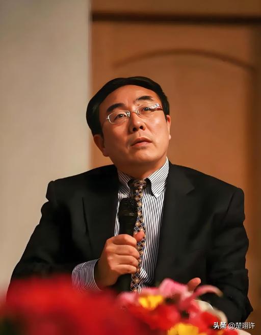 经济学家说：“把分配不均说成是经济危机，把财富向上集中说是市场规律，把普通人的苦