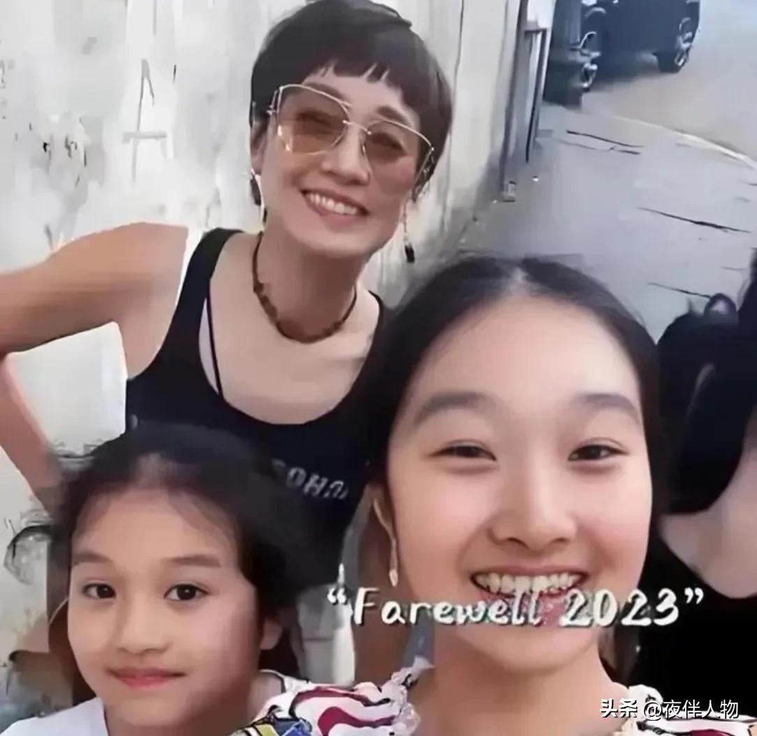 马伊琍说，大女儿性格更像爸爸，小女儿更像我。大女儿跟我说，妈妈你一定要找个很帅的