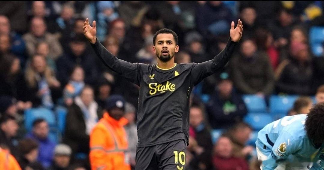 曼城3比2利兹联法媒：曼城、利物浦和热刺均有意埃弗顿前锋恩迪亚耶据法媒footm