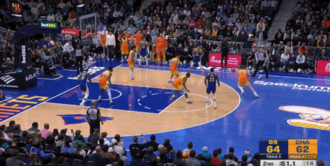 天赋不高但很拼！库明加学着点！
在球队使用13人轮换的情况下，今天库明加依旧没能