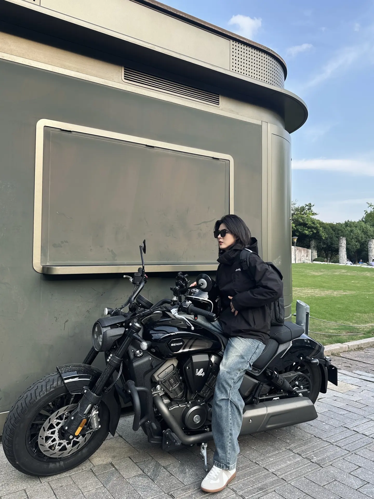 下班了没，我骑我的响车去接你！