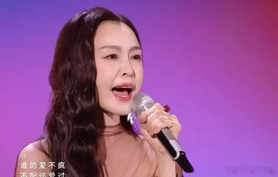 她终于回来了。不是那种突然冒出来的惊喜，而是一点一点、一场一场，慢慢把自己找回来