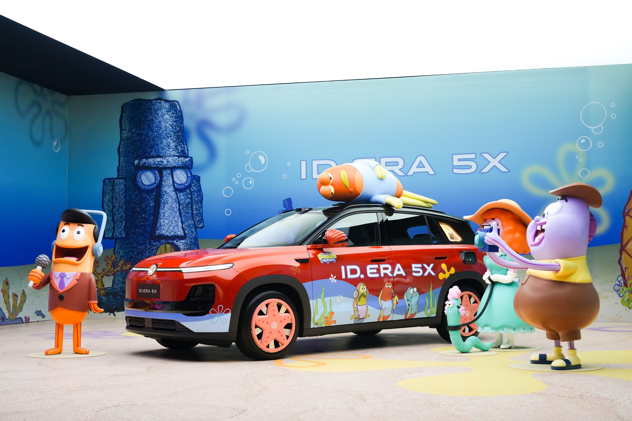 把比奇堡开上路，ID.ERA 5X联名路人鱼，这台车太会玩海浪气泡环绕，贝壳后视