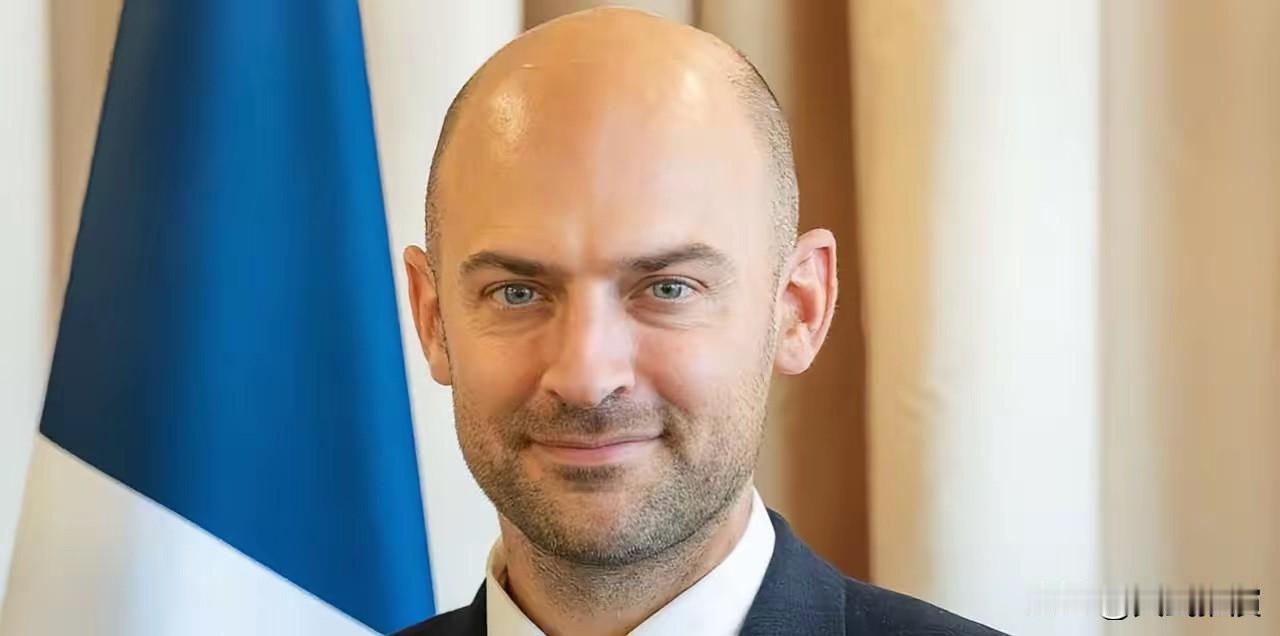 2月3日，法国外长让-诺埃尔·巴罗向媒体表态称，“我认为，俄罗斯应当放弃其强硬的