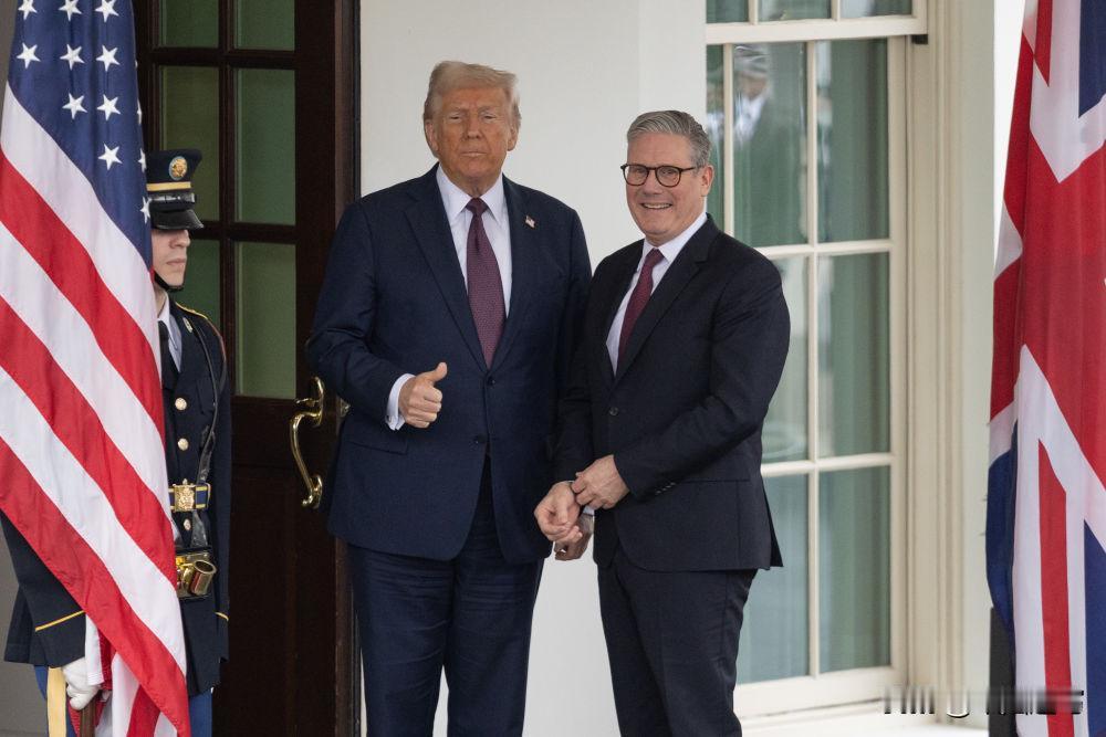 据美国媒体福克斯新闻报道，霍尔木兹海峡还没真正打开，英美之间的话却已经说得很直白