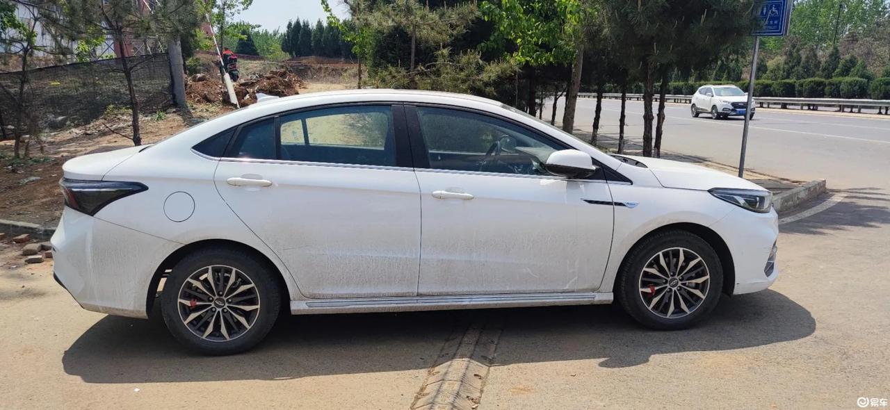 【车主：胎噪国产玲珑轮胎，50迈以上就开始明显胎噪，80迈胎噪就能均匀的连续的产