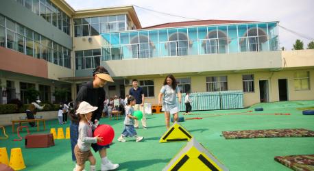 哈幼专在咱们黑龙江省内，主要招生批次是专科批，而且它是公办师范，学费便宜，一年也