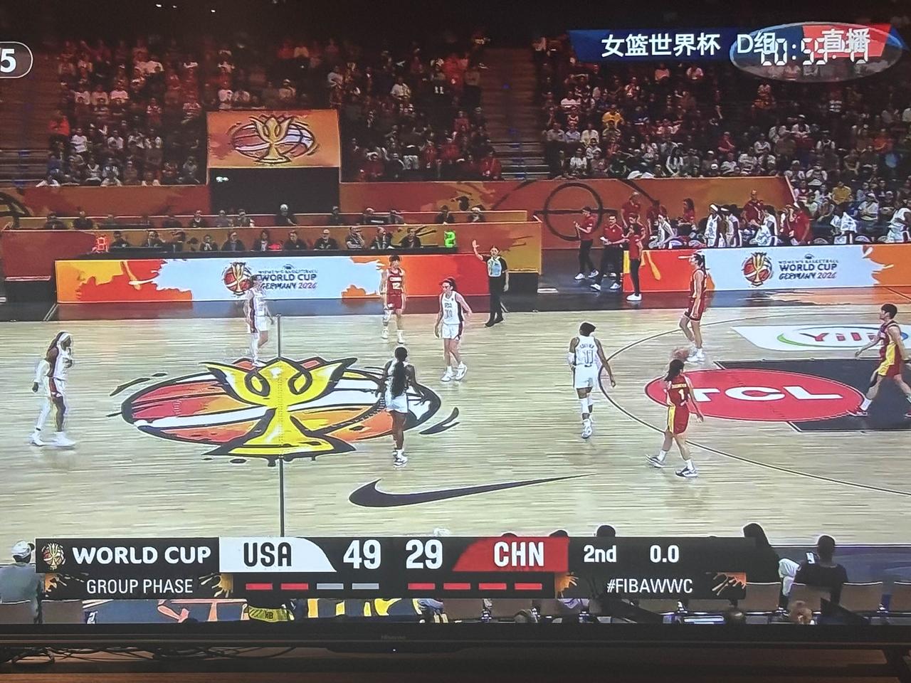 唉😮‍💨！上半场比赛结束了，不出意外，中国女篮还是大比分落后！

     