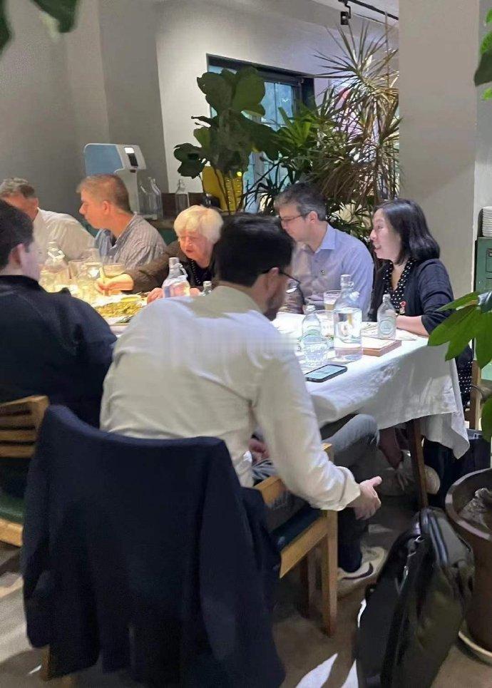 耶伦退休后可以到中国做个吃播  #以色列大规模撤军#​​​