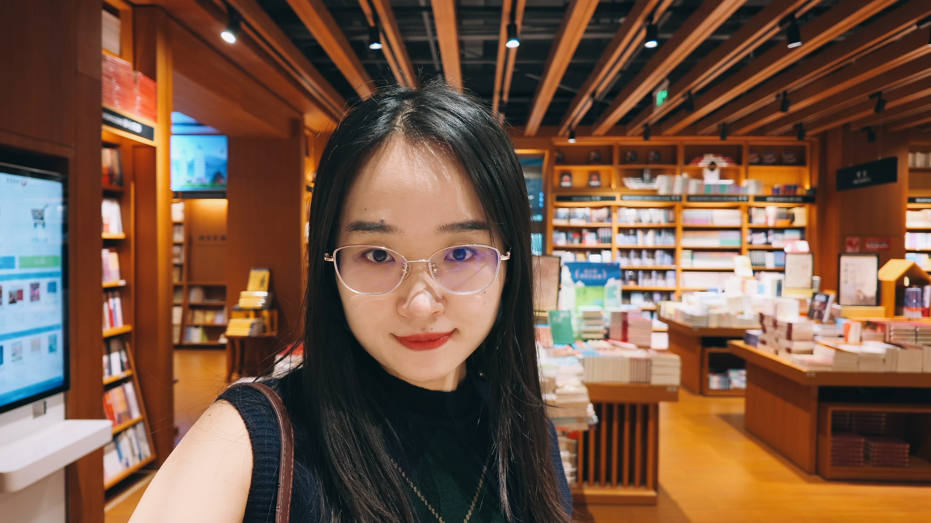 看着上星期去踩点的照片，默默抹起了眼泪……好不容易养好的皮肤也因为月经开始长痘，