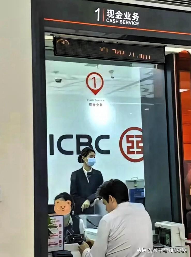 表哥在工行上班，他告诉我，
现在哪怕再有钱，
也千万不要去买黄金了！
这波抄底必