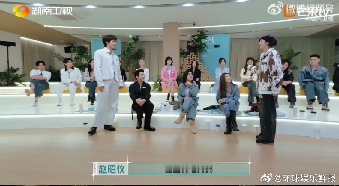  即兴表演天赋上线，赵昭仪颜安配合超默契，太有看点赵昭仪颜安一言不合就开演合伙人