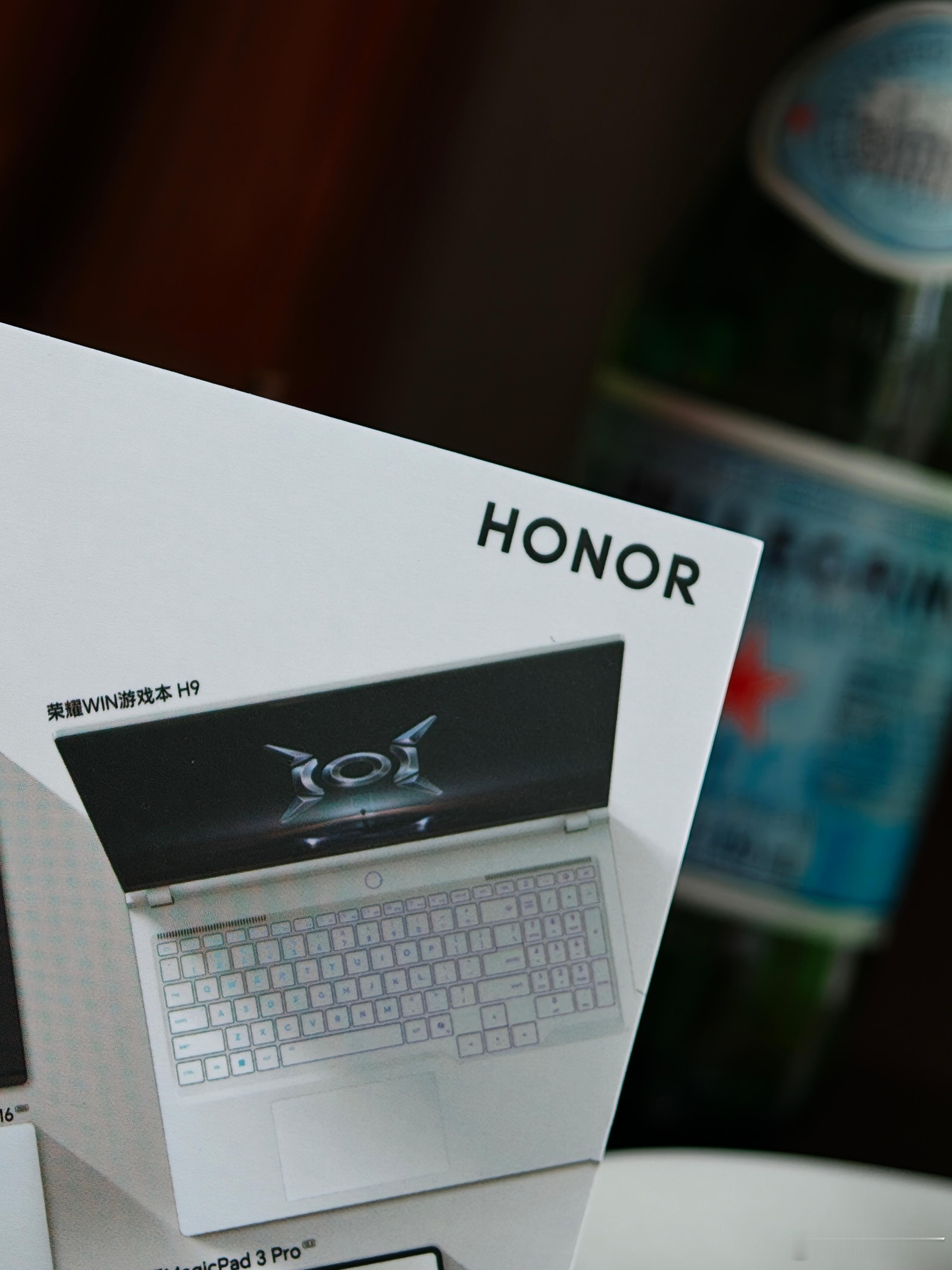 明天下午2点30分荣耀WIN游戏本暨全场景新品发布会刚到酒店，荣耀会务组非常的贴