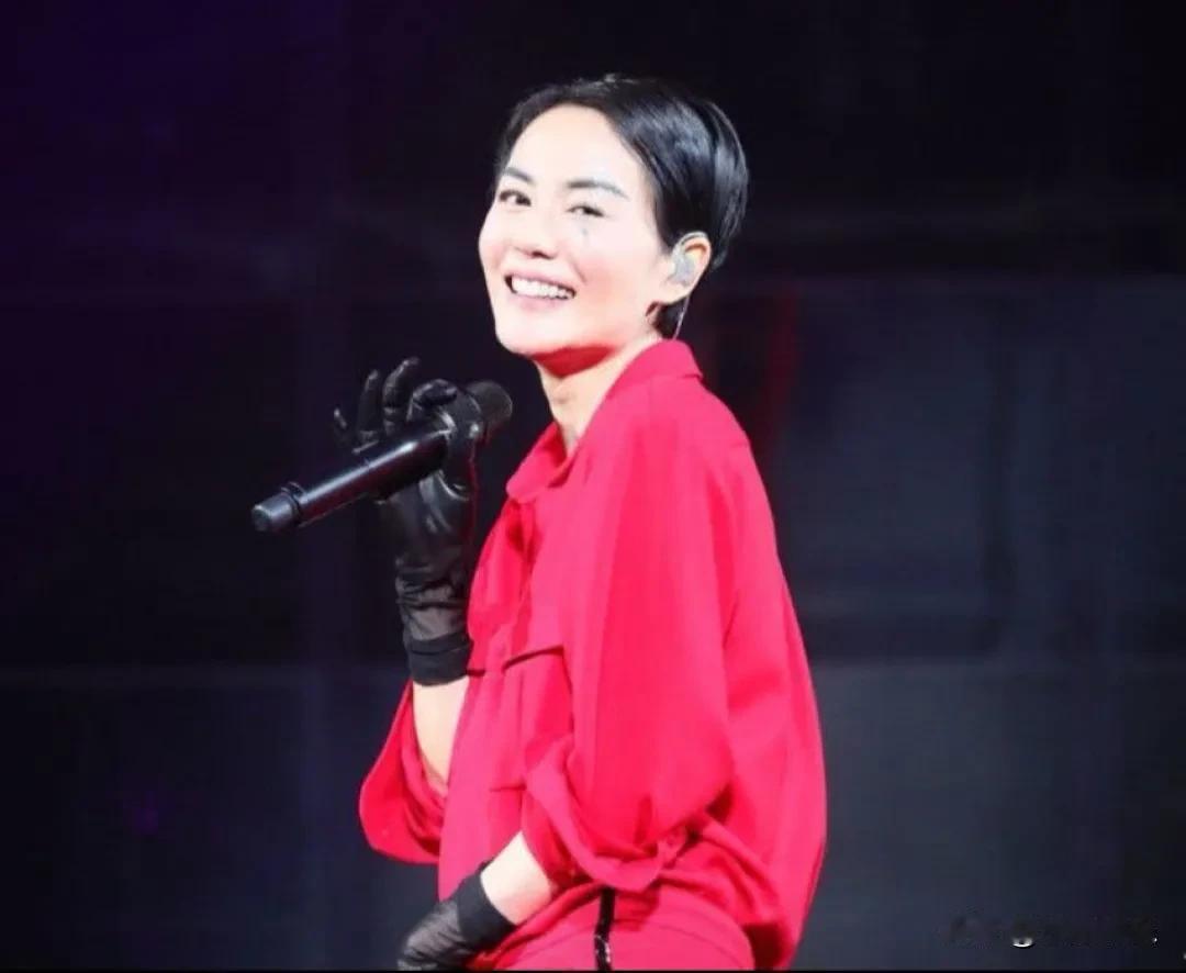 王菲，是真性情！

5月13日，王菲又双叒叕冲上热搜了！


这次不是因为她那首