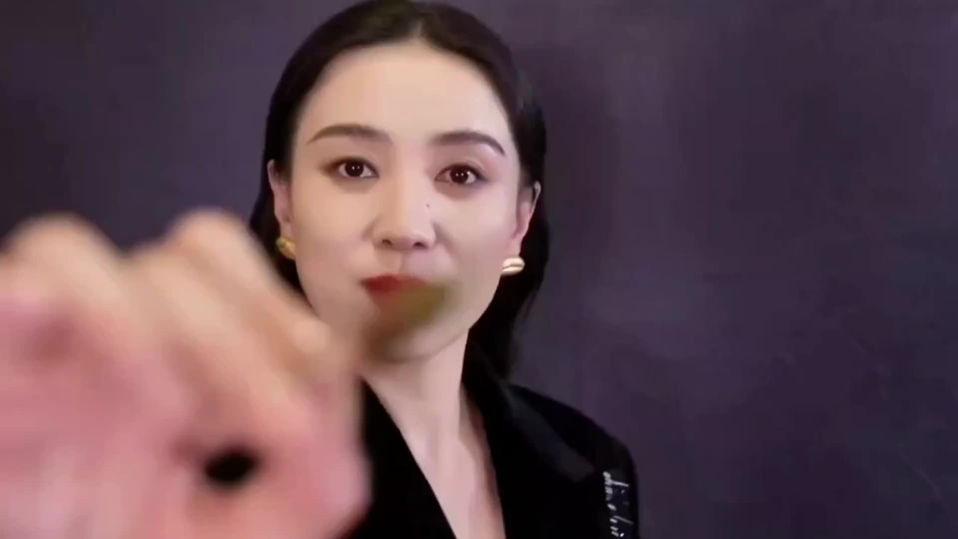 伟大的镜头签，好温柔的小花老师！