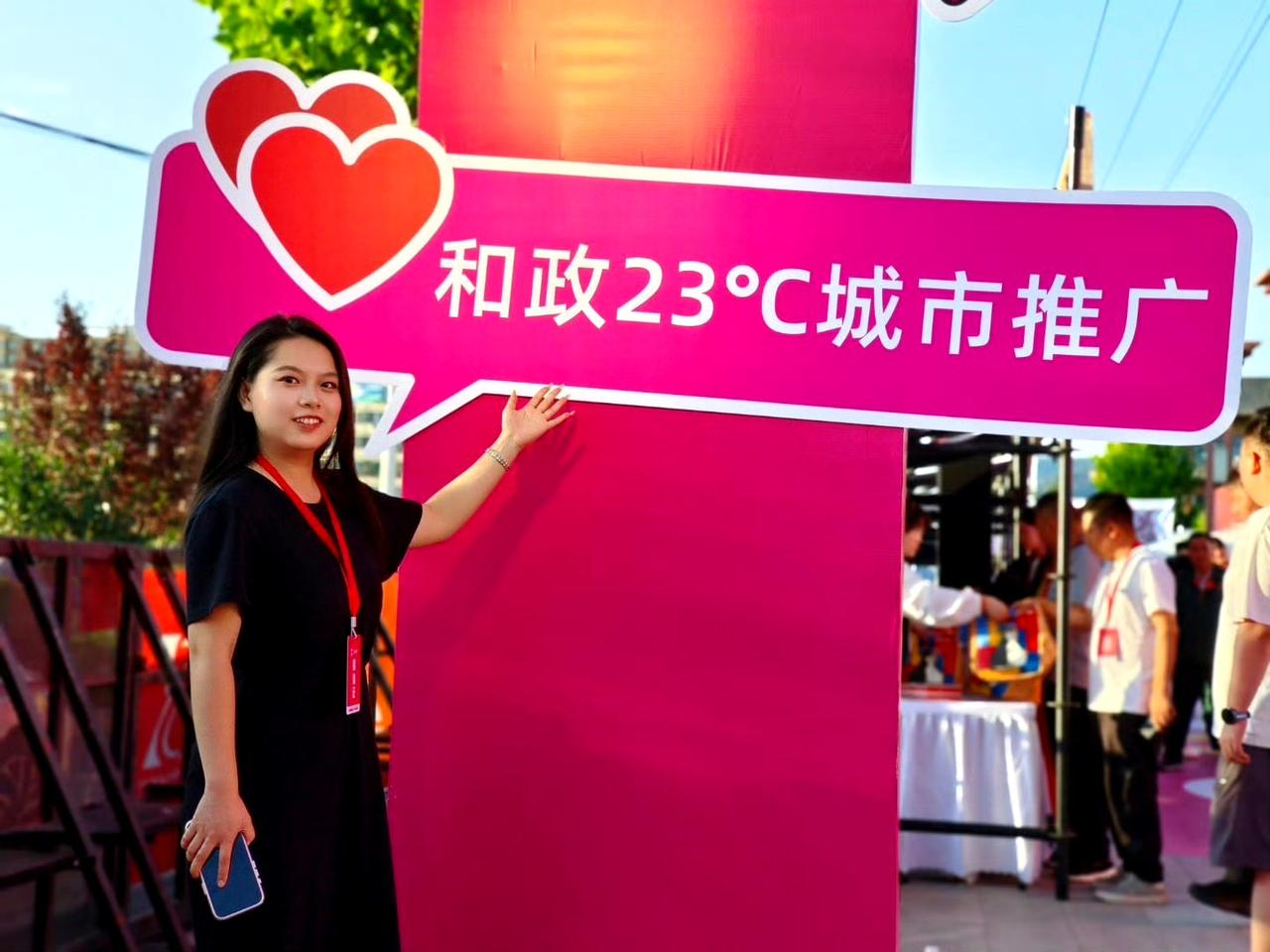 宠伊宠公益传递城市温度

发布会现场的温情，在流浪动物救助站负责人常妈登台时达到