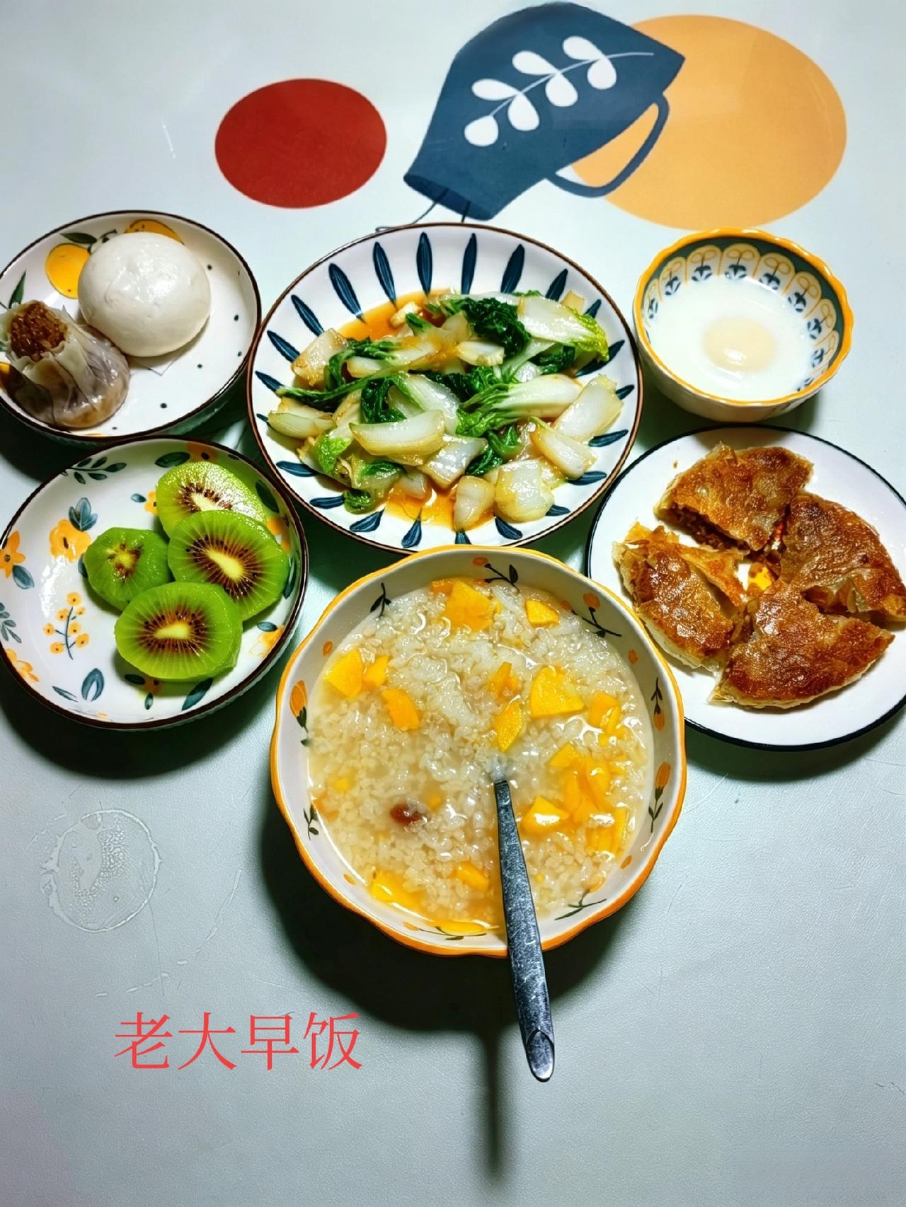 老公厚脸皮说他腰酸背痛，都是我害的！我说他累个骡子啊！

昨晚七点多，老公回来了