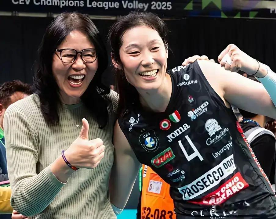 "肥水不流外人田，三顾茅庐请出诸葛亮"。经国际奥委会审核批准，郎导是教练中成就最