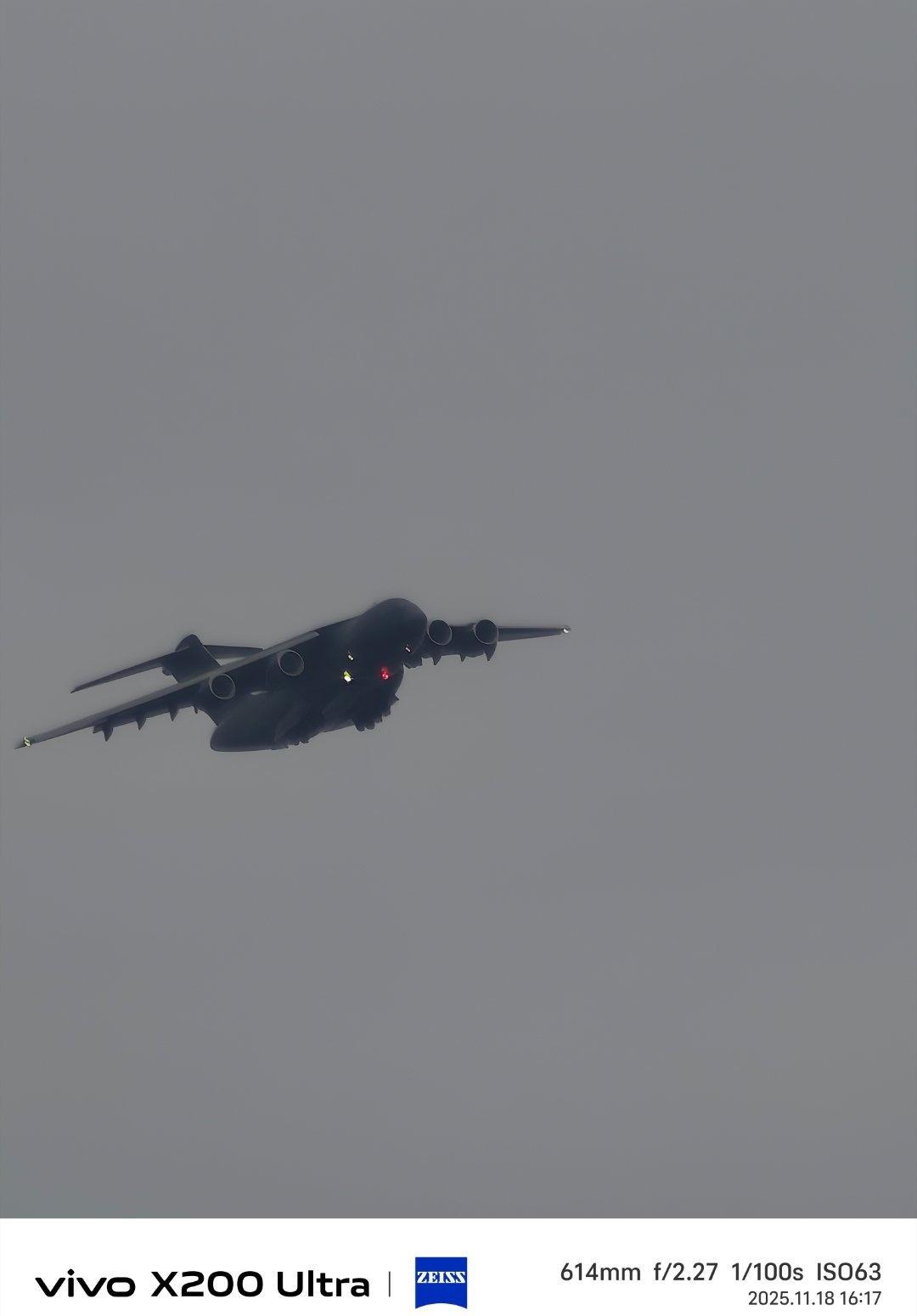 何其有幸，我今天居然看到了运20大飞机，低空飞行，第一次拍到。
运20 ​​​