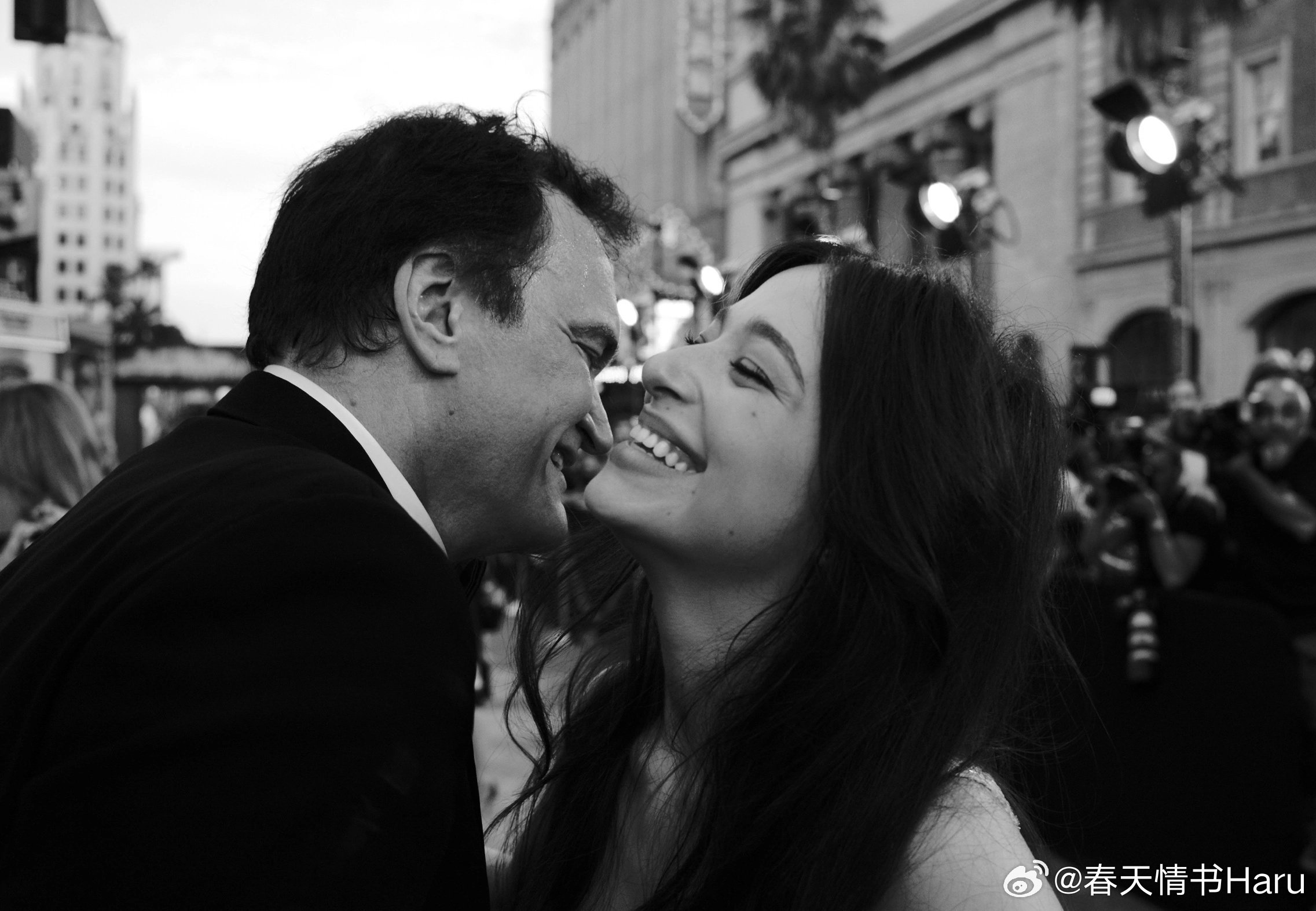 米奇·麦迪森与昆汀·塔伦蒂诺2019年宣传《好莱坞往事》时的照片 ​​​