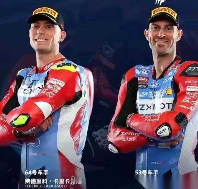 张雪车队两名车手的表现真是一个天上一个地下。
53号车手德比斯顶住规则限制，两回