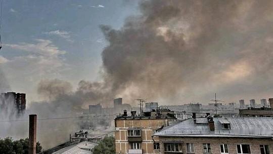 基辅遭大规模袭击，2月12日凌晨时分，俄军对基辅发动大规模导弹袭击，多处住宅楼被