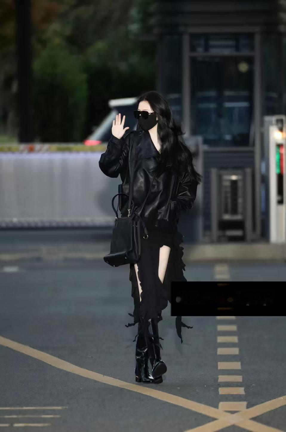 虞书欣[超话] EstherStyle私服穿搭来自星星的穿搭 🕶️AllBla