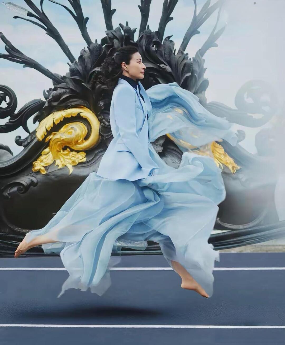 郭晶晶奥运宣传照又美又飒！郭晶晶是不爱打扮，打扮起来，霍启刚都心慌的不行!怪不得