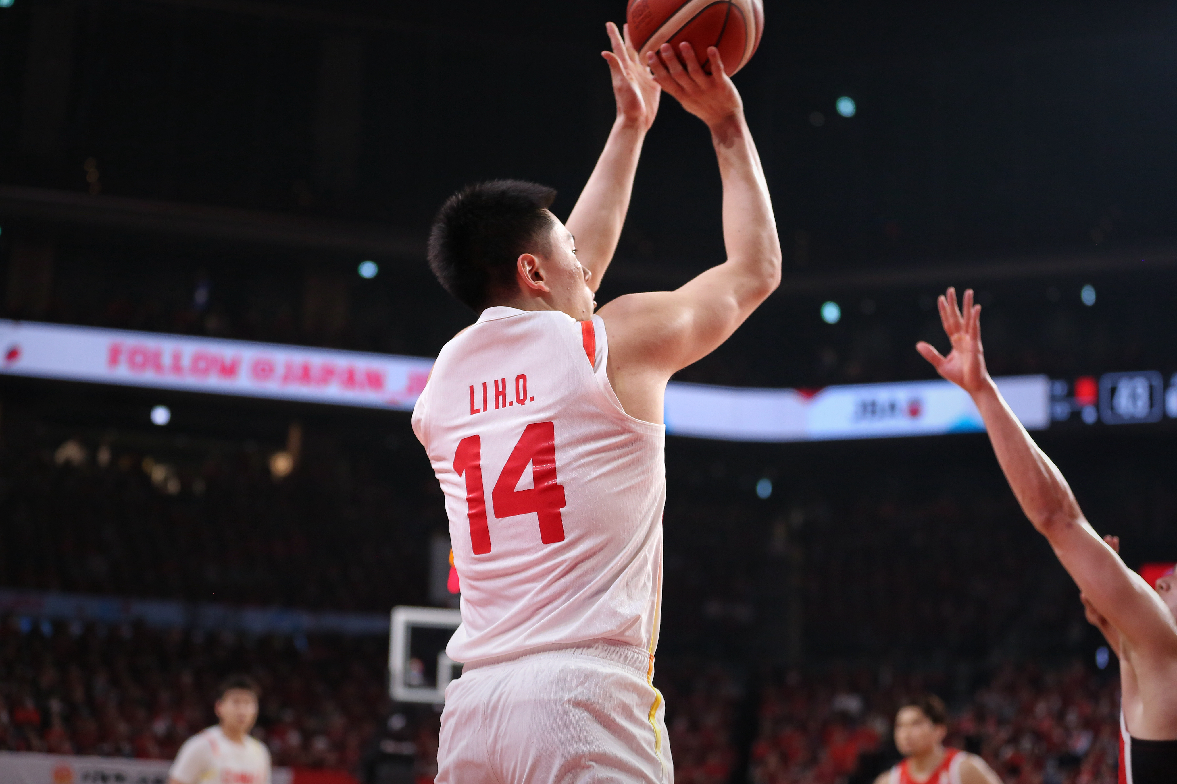 这一路的故事且长且难，但相信Ben这一夜的泪水是幸福且滚烫的，蕴藏着少年圆梦的荣