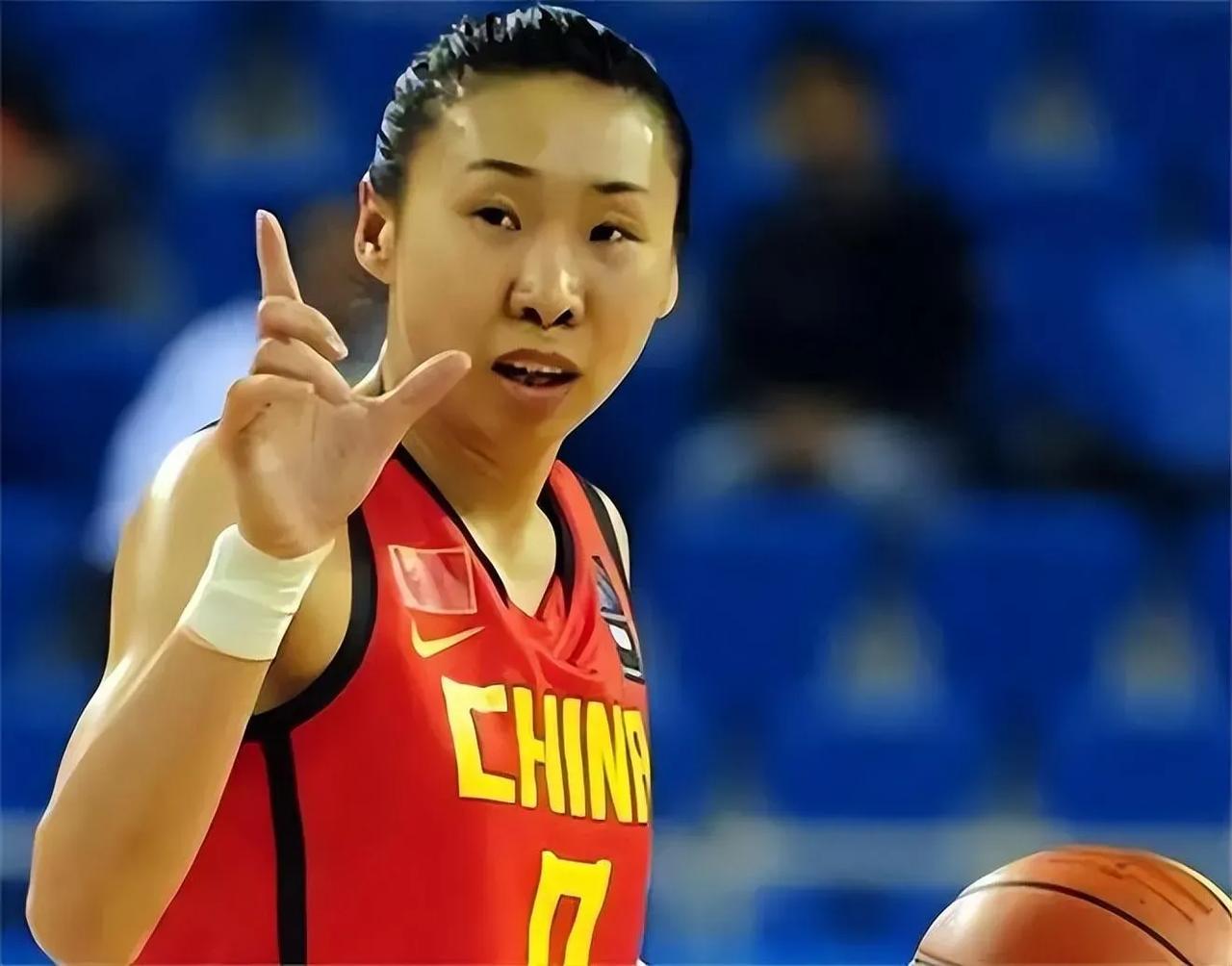 中国女篮历史最佳阵容(包括替补):

中锋: 首发——郑海霞  候选——韩旭
