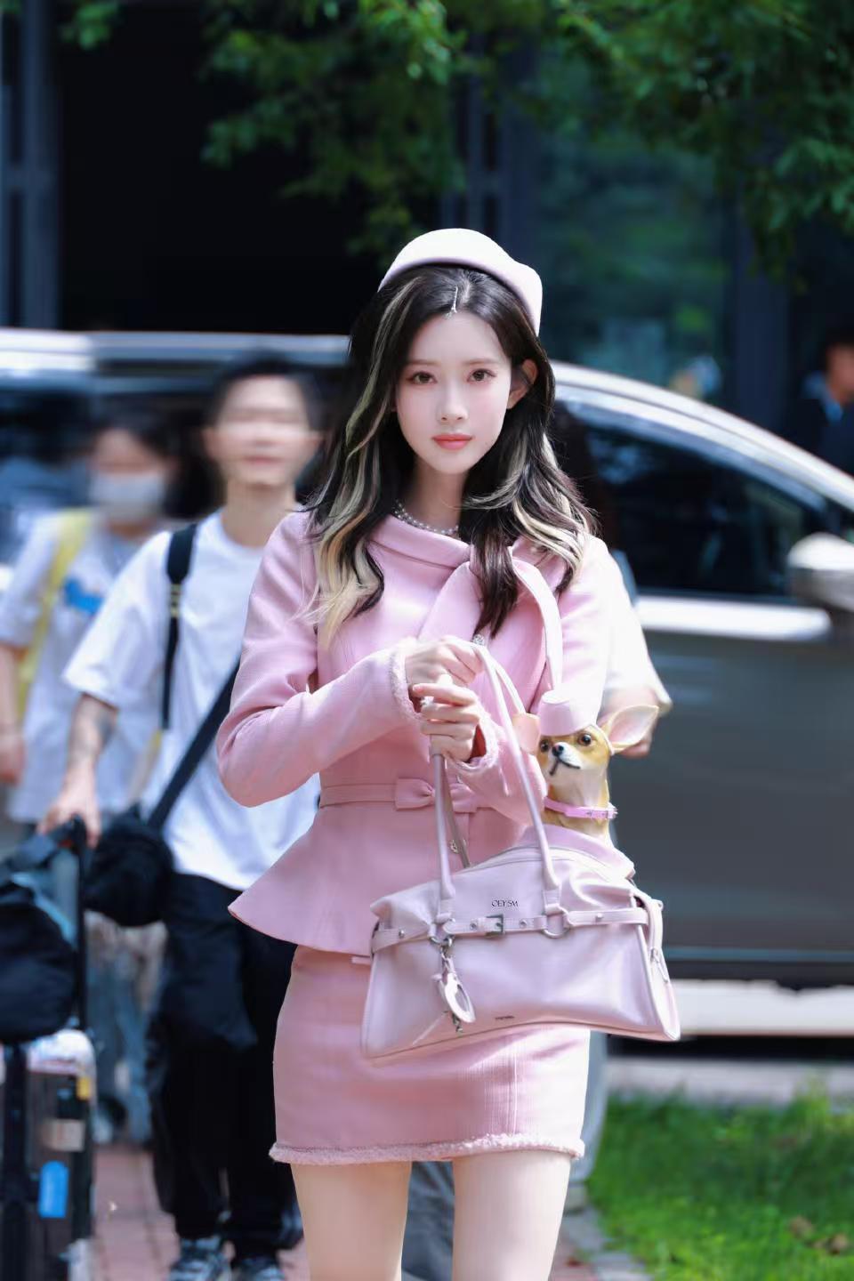 娱乐[超话]孟子义白金色挑染 孟子义咋能这么美 ​​​