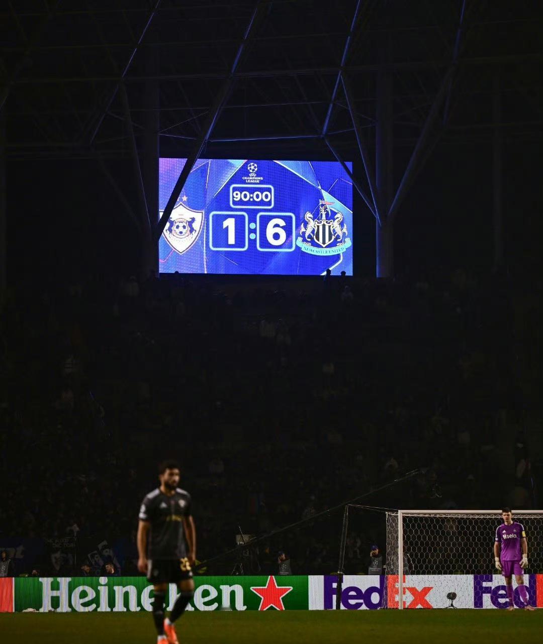 随着纽卡斯尔客场大胜，本赛季英超六强将全部进入欧冠16强。英超如今的强大，不言而