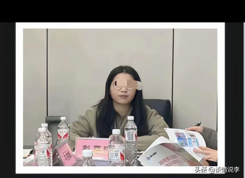 有人明知故问，既然彭妹妹不是一般人，那她买得起车，就应该买得起车位，为什么会把车