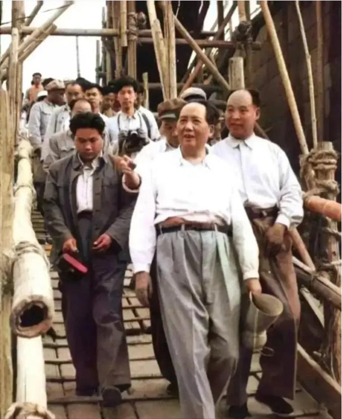 记者问：“当年苏联要在中国建橡胶园和罐头厂，您为什么反对？”毛主席道：“如果你的