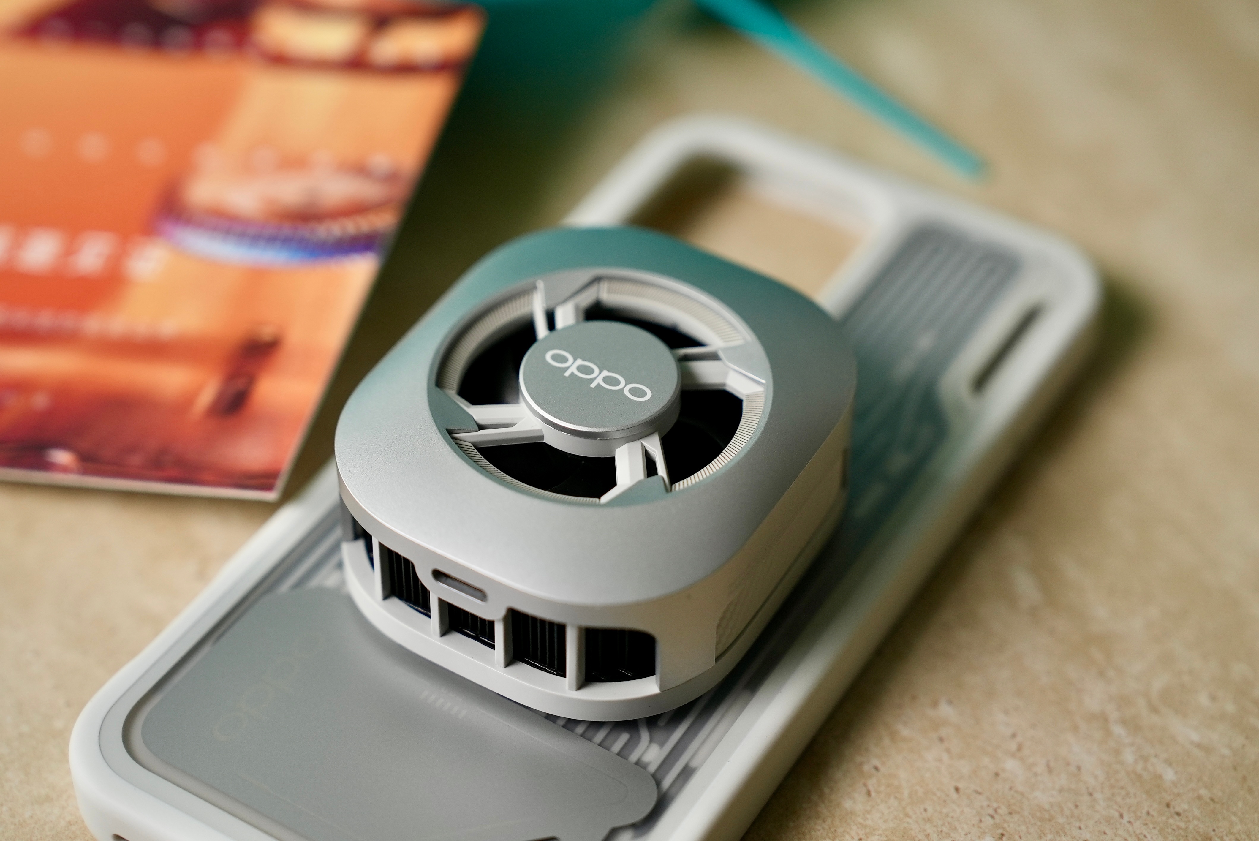 收到OPPO K15 Pro与得物联名的邀请函里面送了有散热套装，这次性能会很顶