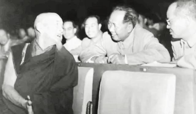 毛主席问高僧喜饶嘉措：人生真有轮回吗？对方的回答让主席连连称赞！
青海 的风没什