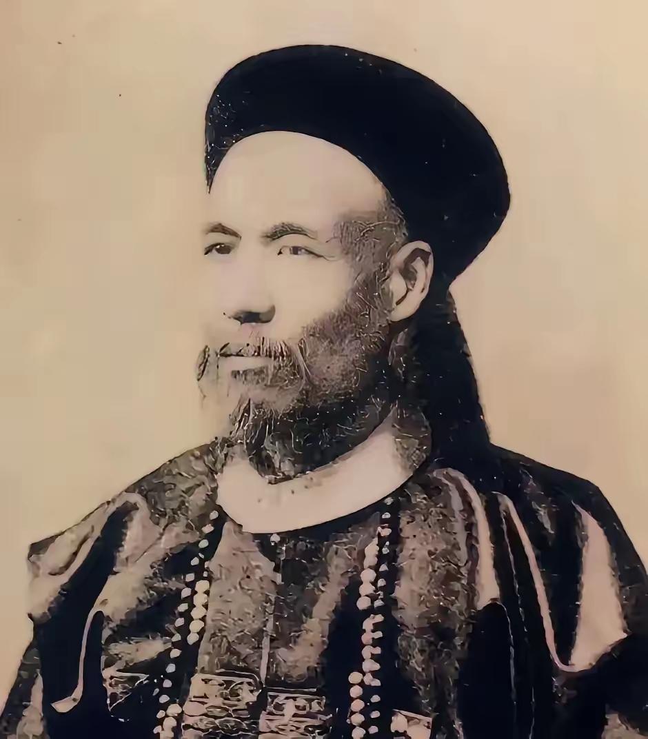 看懂伊朗后，真的理解左宗棠了。伊朗在波斯帝国巅峰时面积很大，可19世纪被俄国打得