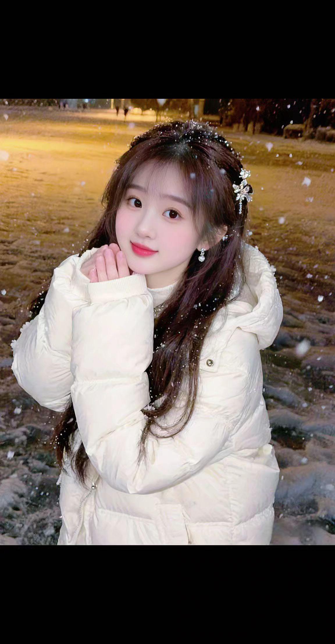 颜值美女 一起看雪 卖个萌撒个娇可甜可酷可温柔 抖音玩法合伙人计划