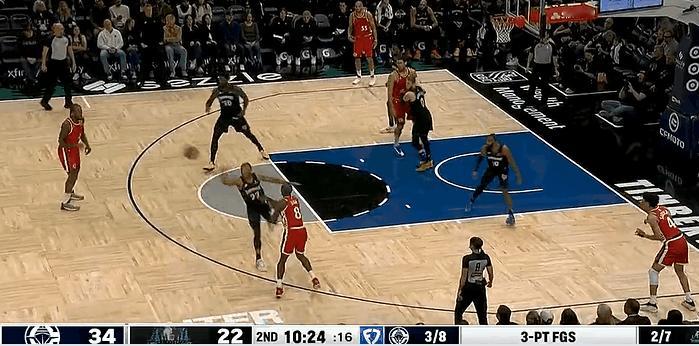 伦纳德这一招拦不住，漂移中距离真的稳健



伦纳德三分线接球，面对兰德尔，一个