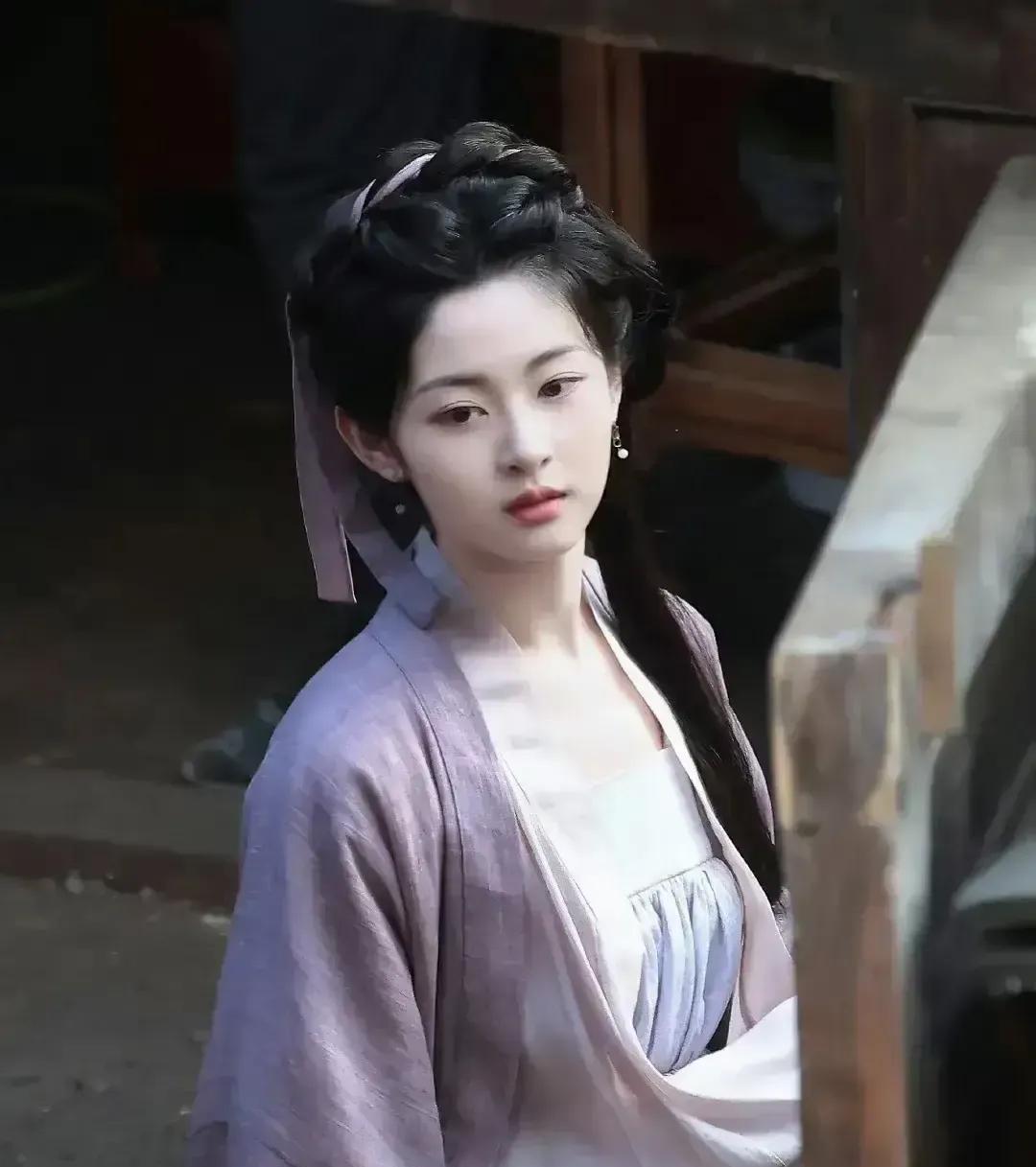 于正说，捧红一个人就像点火，“有人一点就着，有人怎么都点不着。
”
他点着了白鹿