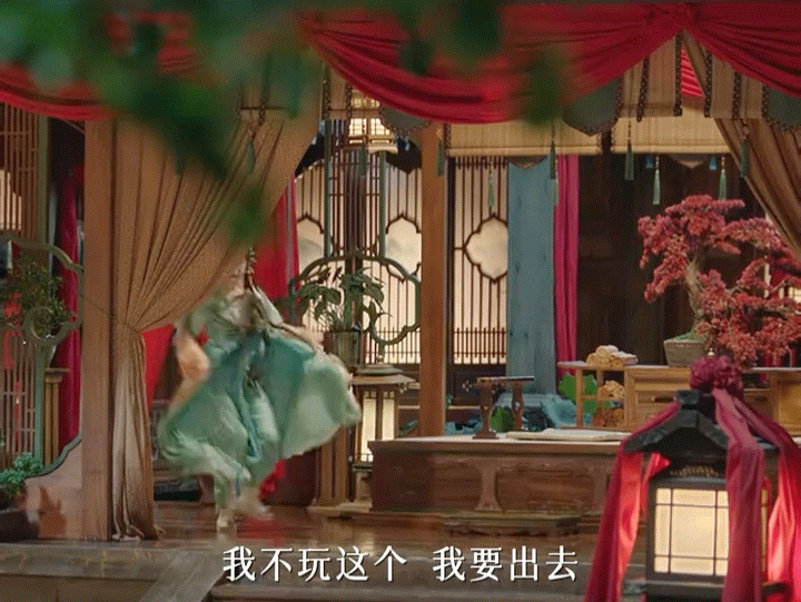 妙妙提着裙子跑起来都这么可爱 ​​​