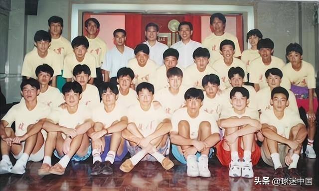 有人把服务在中国国家队中的李金羽，李铁、张效瑞，隋东亮4员小将与之后回国的健力宝