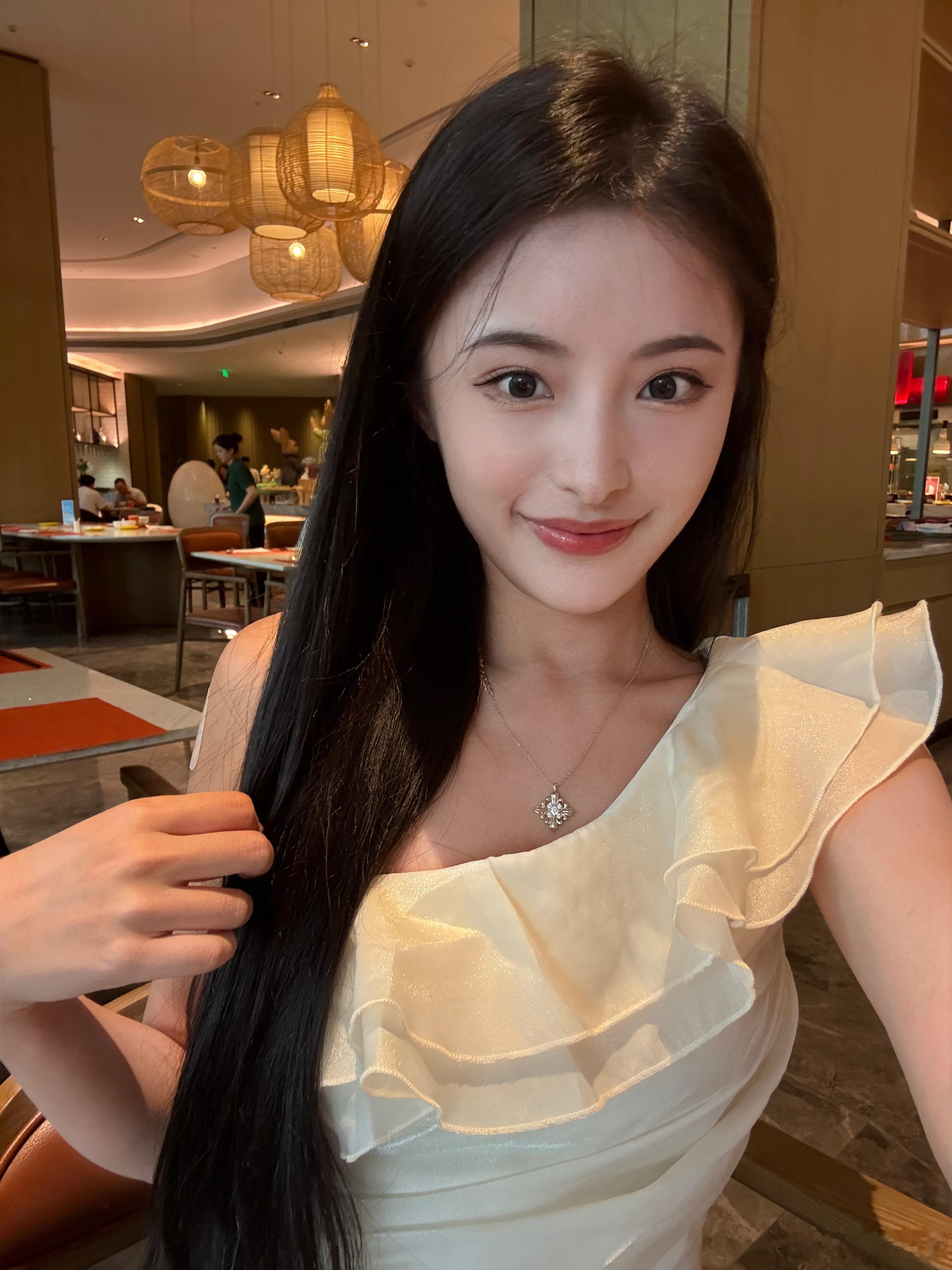 来铂智3X首次用户大会啦～好多人人人！迎面向我走来的是——大鼻孔铂智3X？[do